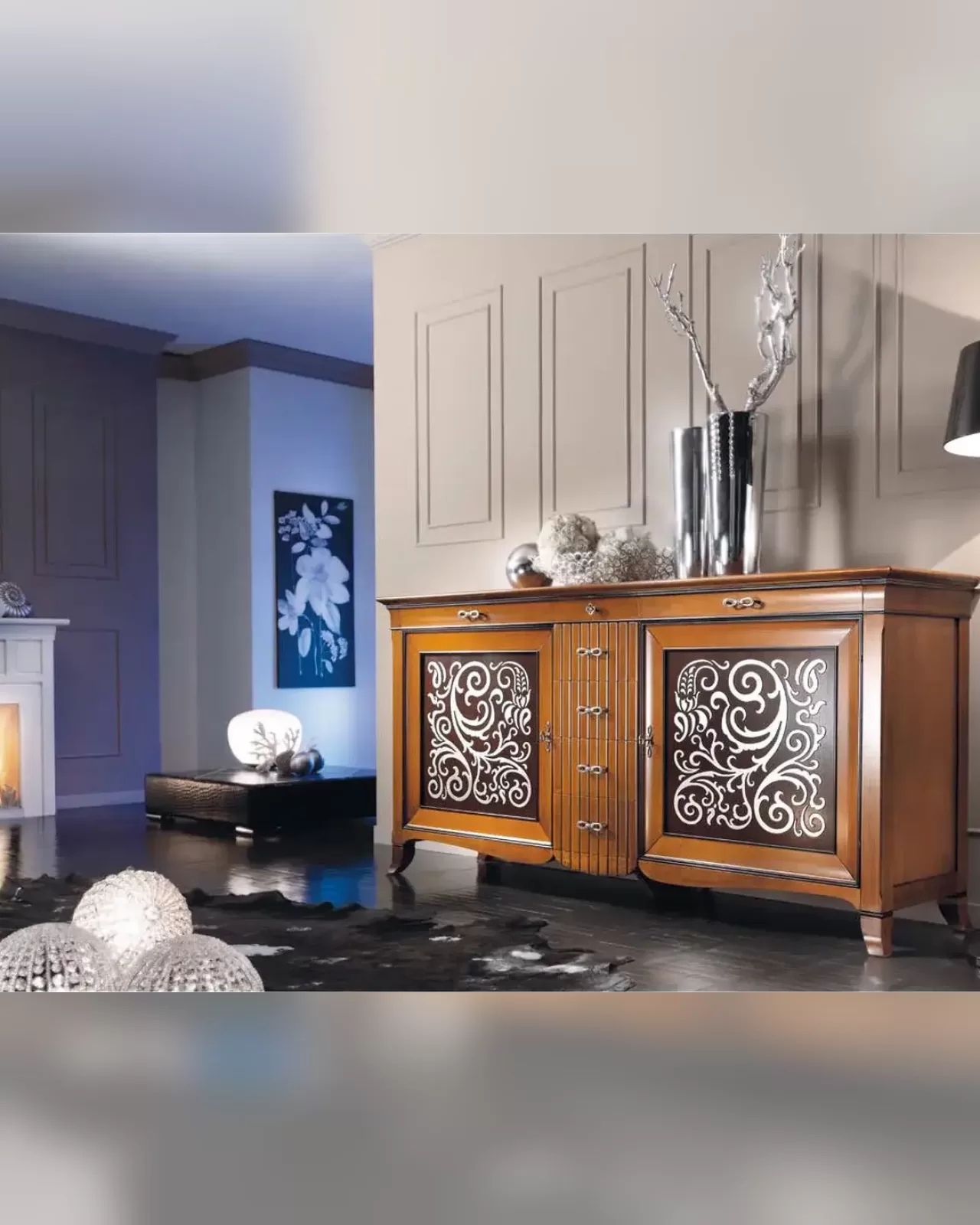 Credenza New Deco con pannelli in foglia argento di Francesco Pasi, credenza definita per ante e cassetti