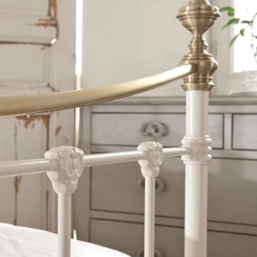 Oliver Bed by Cantori, for high quality bedroom sets
