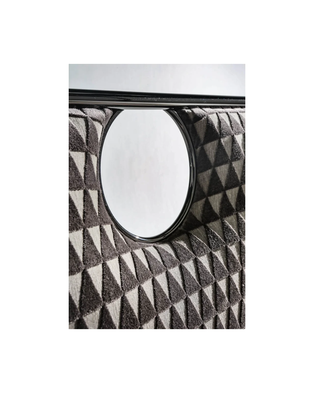 Bay bed by Cantori, in an interior setting, photo 4 of 8, Nobili Design catalog