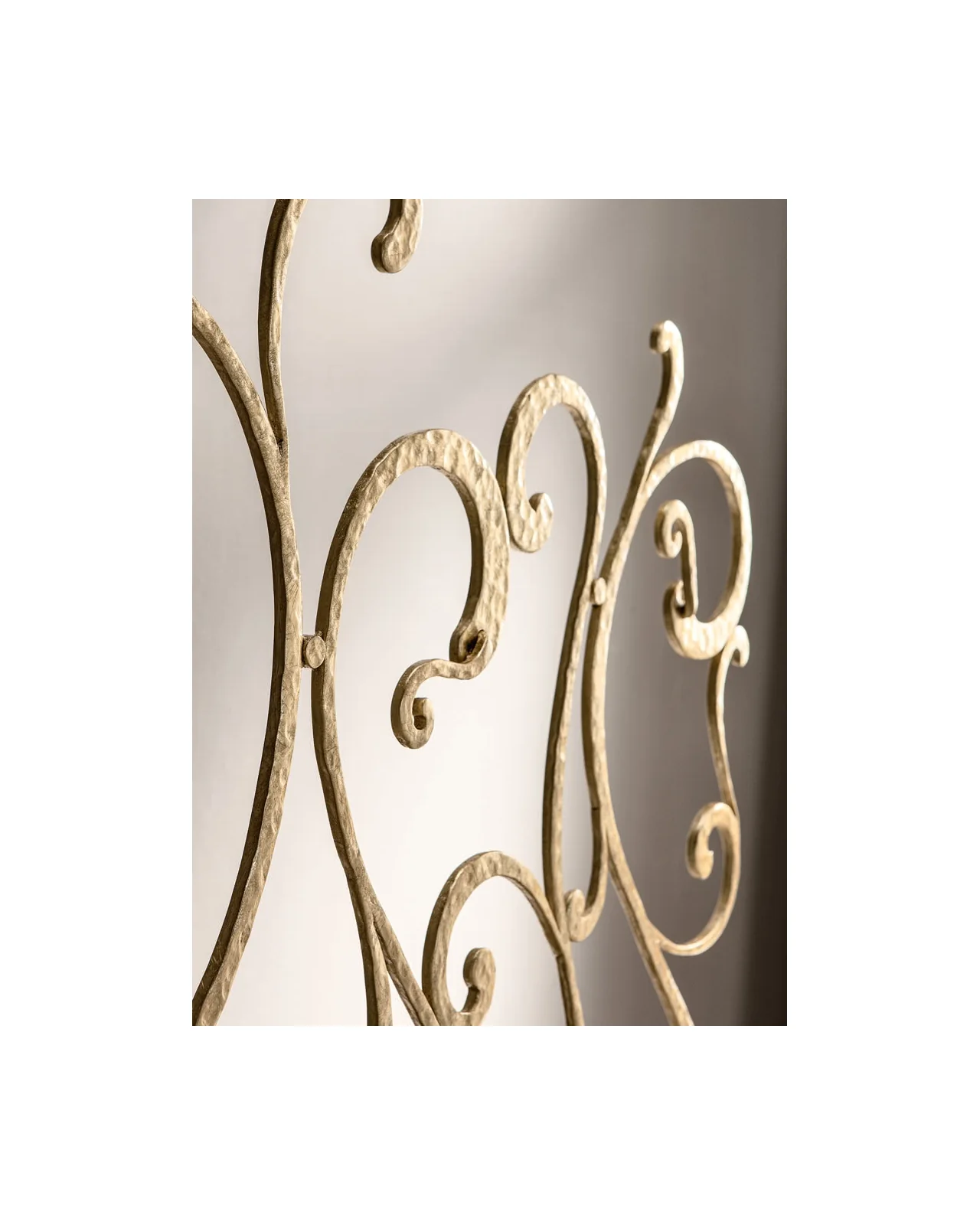 Klimt bed by Cantori, in an interior setting, photo 2 of 3, Nobili Design catalog