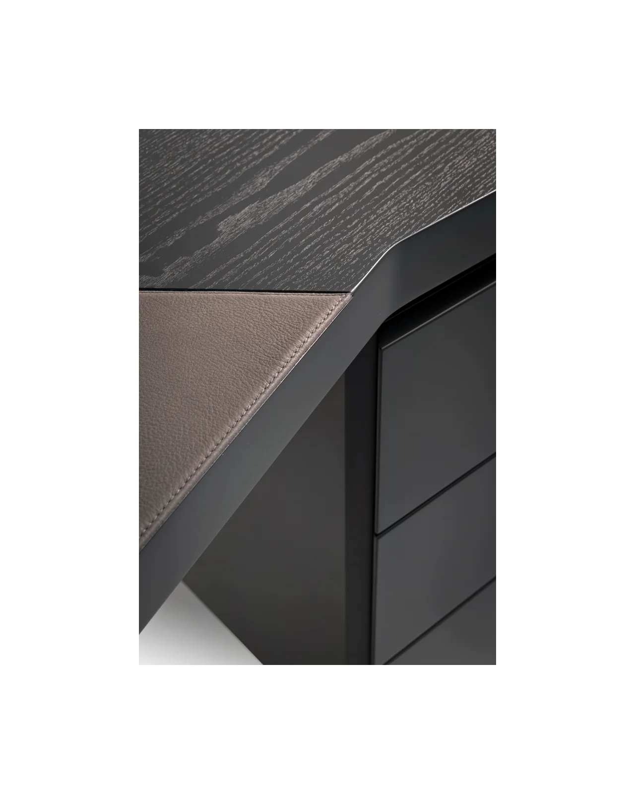 Macao desk by Cantori, in an interior setting, photo 4 of 13