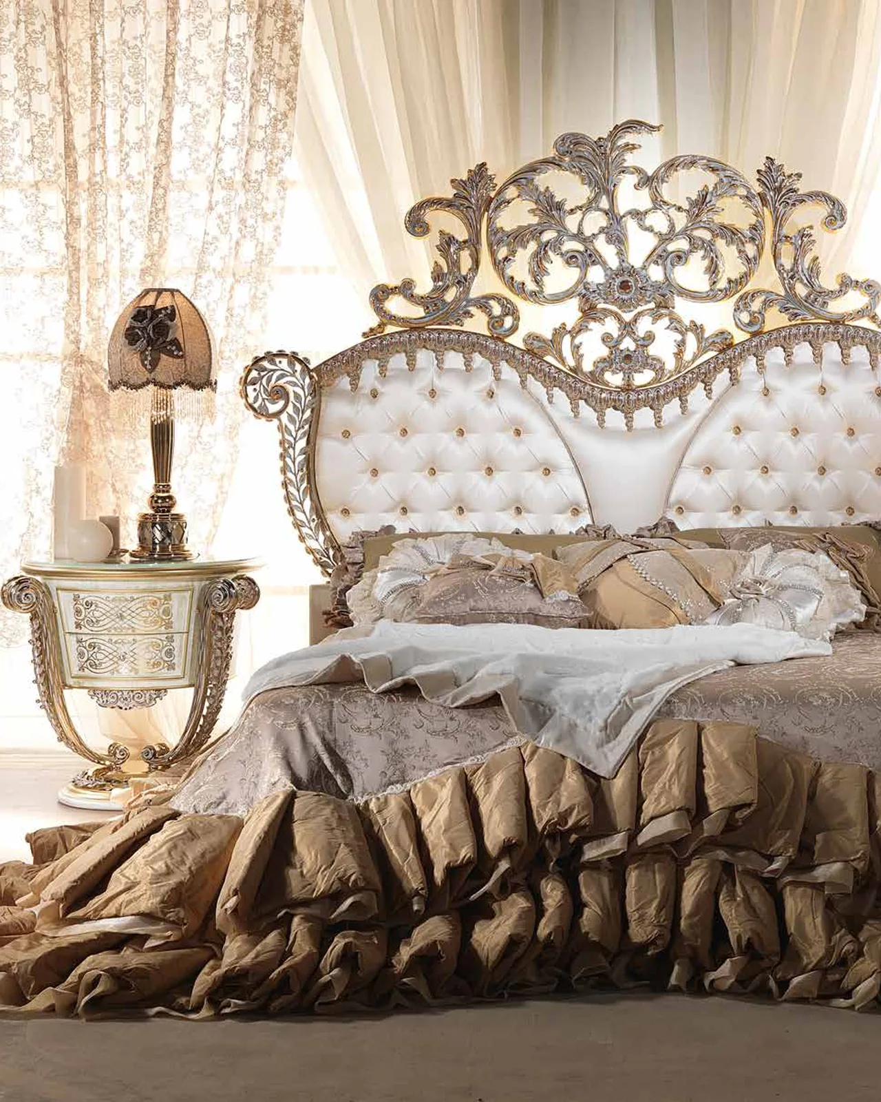 Aida Bedside Table AD102, Cappelletti Aida collection, classic Italian bedside table in a classic bedroom setting, photo 3 of 3