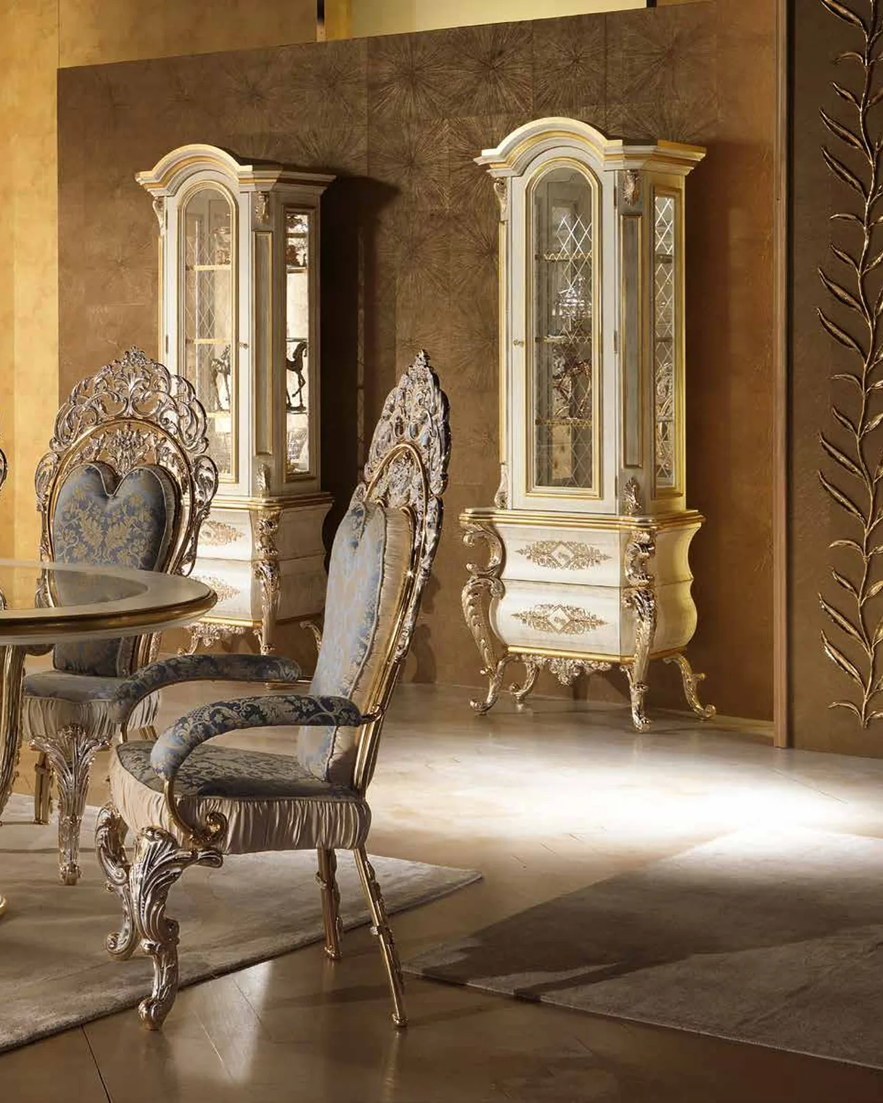 Aida Oval Dining Table AD014, Cappelletti Aida collection, classic Italian dining table in a classic dining room setting, photo 3 of 4