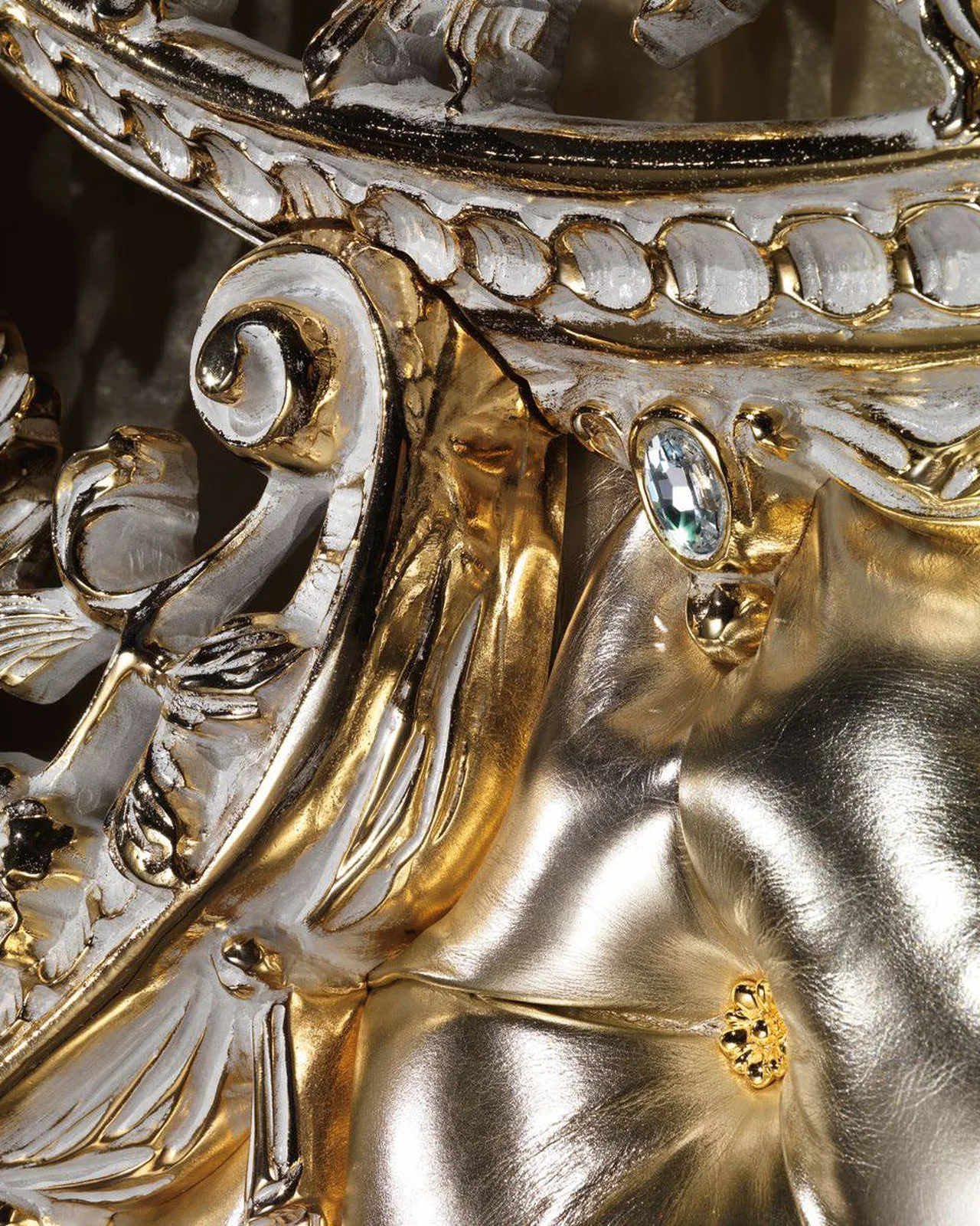 Letto Royal con pietre di cristallo RY001, collezione Royal di Cappelletti, letto classico italiano in una camera da letto classica, foto 2 di 4