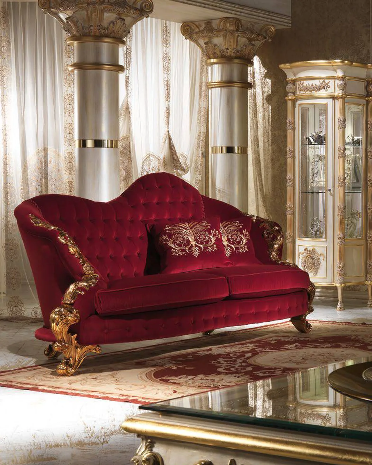 Divano a due posti Royal con bracciolo laterale RY172/AS, collezione Royal di Cappelletti, divano classico italiano in un soggiorno classico, foto 3 di 3