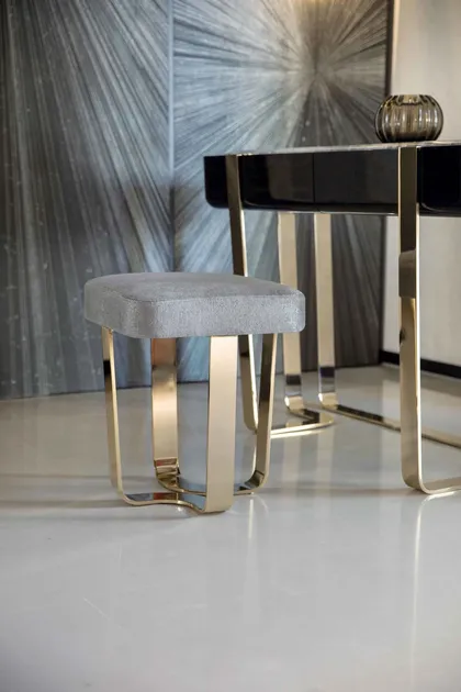 Charisma Otoman, Italian furniture