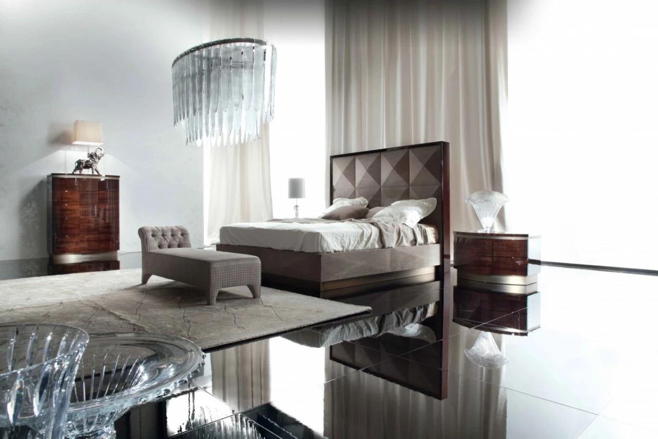 Bedroom with a rosewood bed, a diamond-quilted headboard and a bench, Italian style furniture