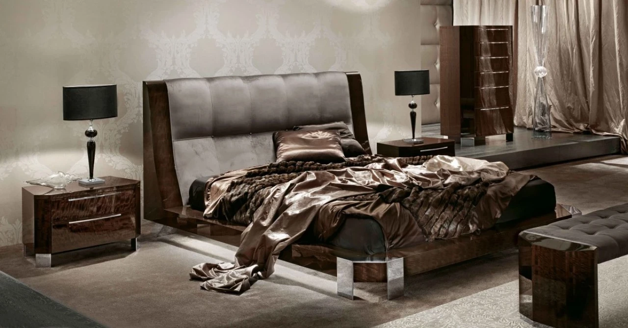 Vogue bedroom in curly eucalyptus, for a modern luxury bedroom, made in Italy