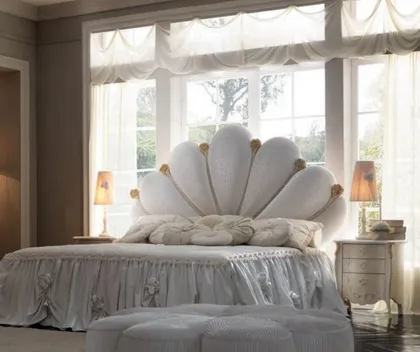 Classic Italian Meteora bedroom furniture featuring handmade carved applications and a luxurious deco, luxury furnishing