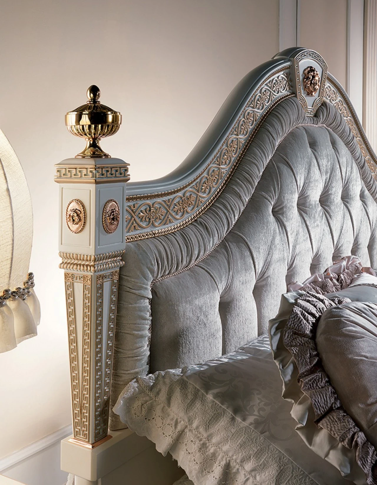 Capitonné headboard with a carved column and gold finial, Italian furniture online, made to order in Italy