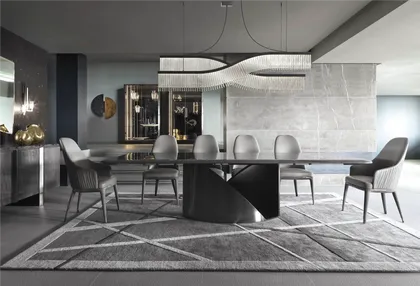 Zona pranzo moderna italiana con forme squadrate e finiture in legno lucido per un'atmosfera coerente.