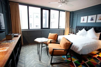 Decorating hotel room Using Professionals as Interior Designers in Gela 93012